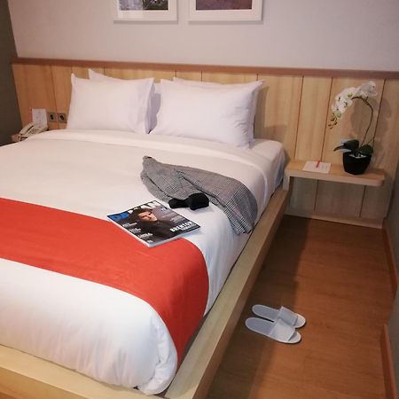 Motel The Nyaman Giacarta Esterno foto